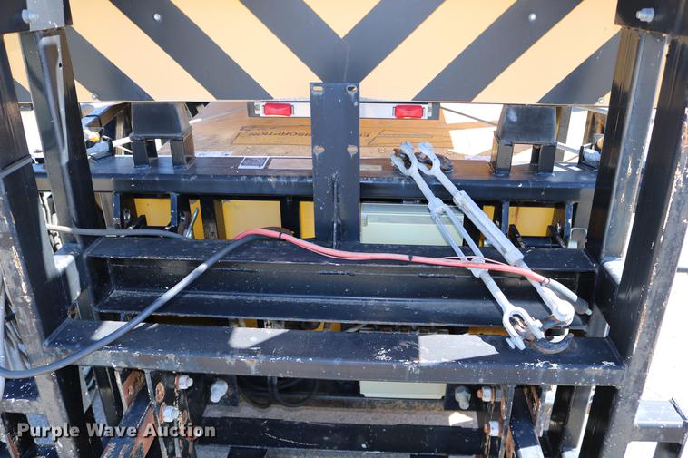 image for item DD0099 2003 Safe-Stop 180TMA crash attenuator