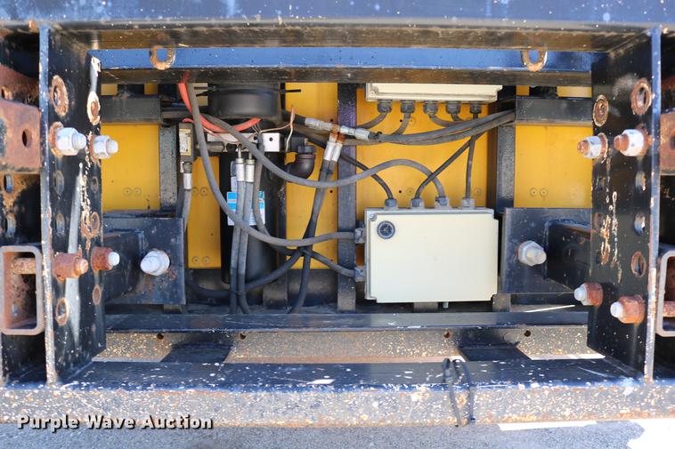 image for item DD0099 2003 Safe-Stop 180TMA crash attenuator