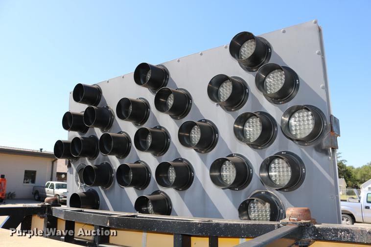 image for item DD0099 2003 Safe-Stop 180TMA crash attenuator