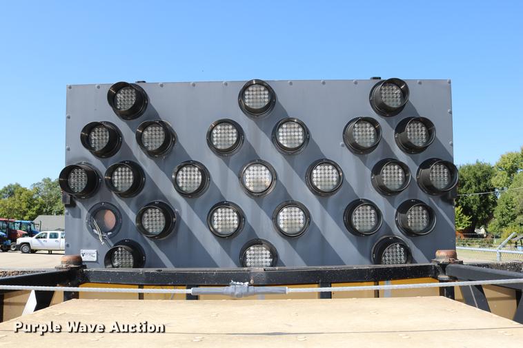 image for item DD0099 2003 Safe-Stop 180TMA crash attenuator