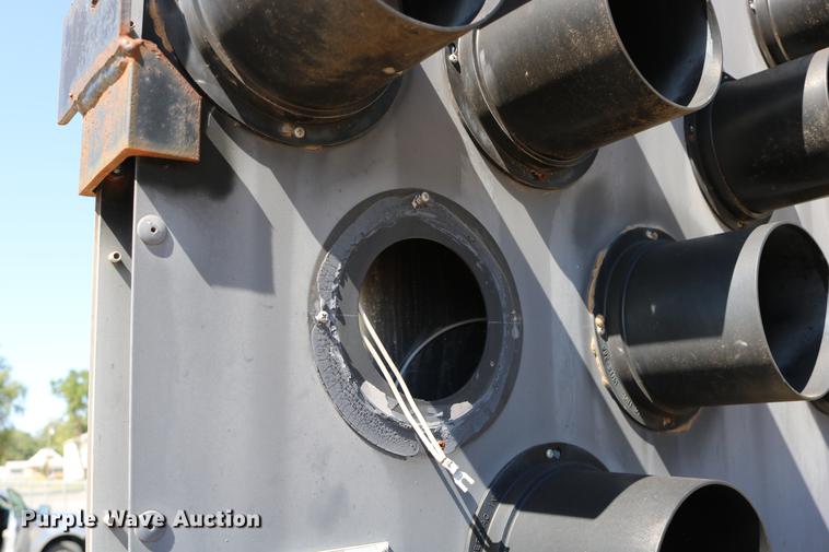 image for item DD0099 2003 Safe-Stop 180TMA crash attenuator