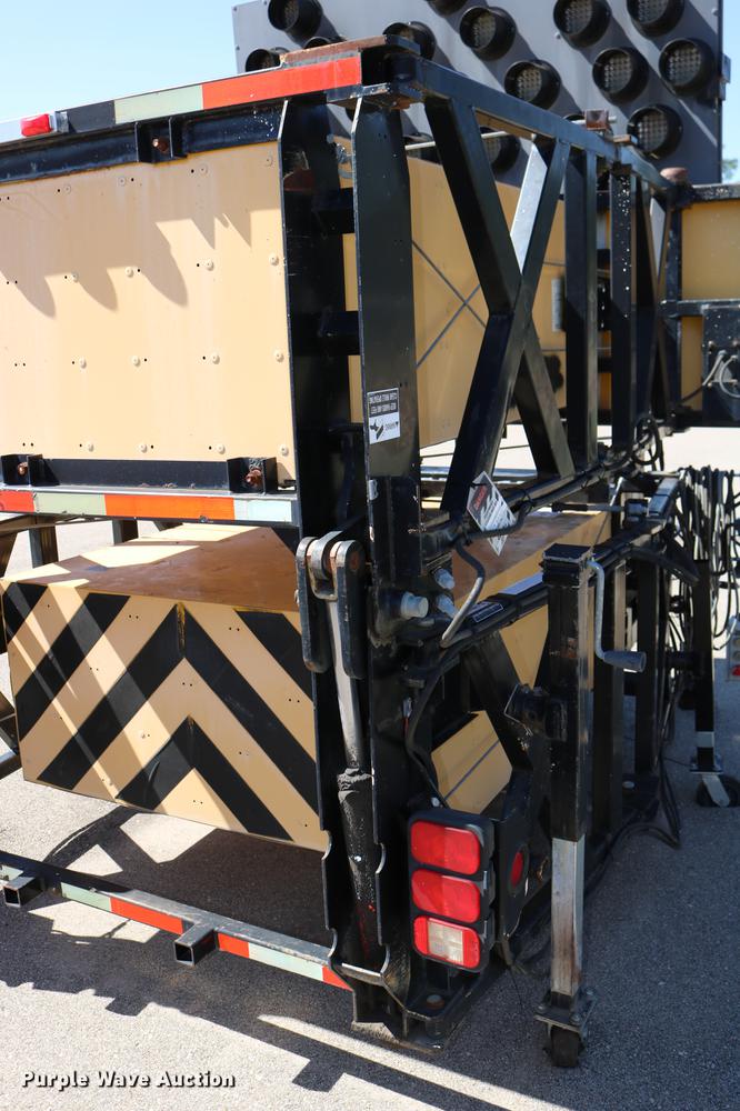 image for item DD0099 2003 Safe-Stop 180TMA crash attenuator