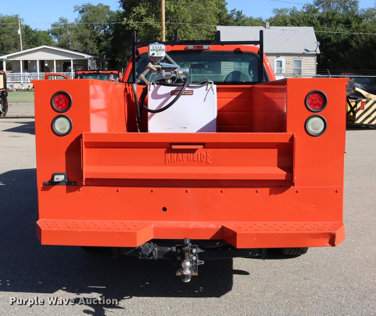 image for item DD0100 2006 Ford F250 Super Duty utility bed pickup truck