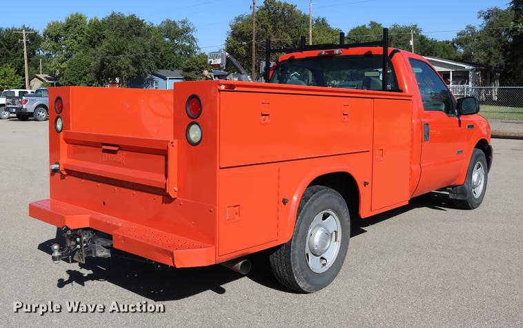 image for item DD0100 2006 Ford F250 Super Duty utility bed pickup truck