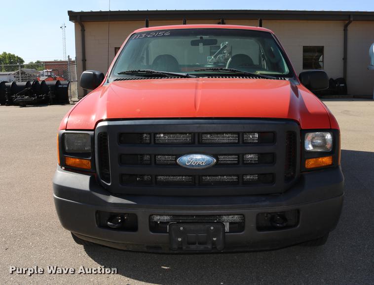 image for item DD0100 2006 Ford F250 Super Duty utility bed pickup truck