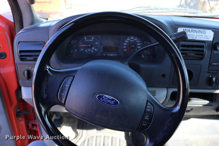 image for item DD0100 2006 Ford F250 Super Duty utility bed pickup truck