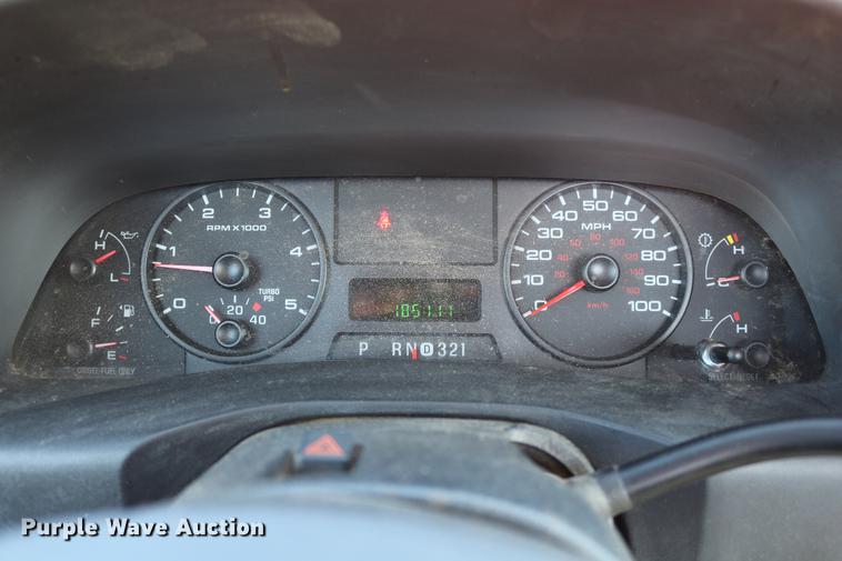 image for item DD0100 2006 Ford F250 Super Duty utility bed pickup truck