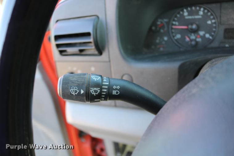 image for item DD0100 2006 Ford F250 Super Duty utility bed pickup truck