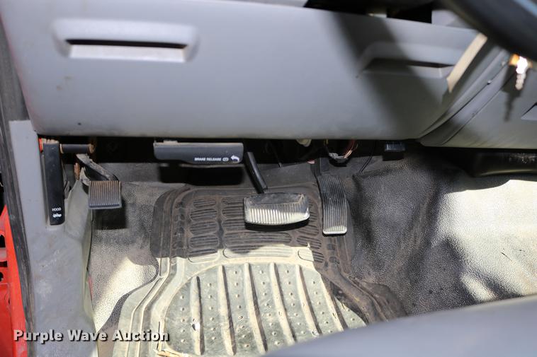 image for item DD0100 2006 Ford F250 Super Duty utility bed pickup truck