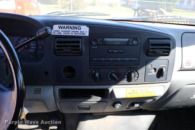 image for item DD0100 2006 Ford F250 Super Duty utility bed pickup truck