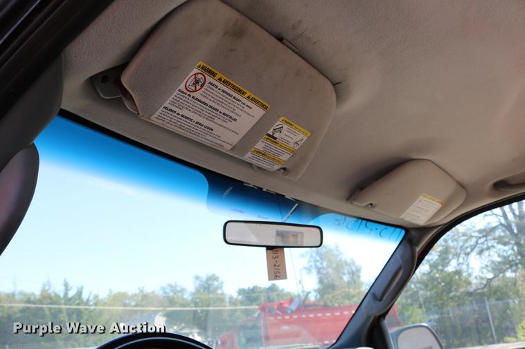 image for item DD0100 2006 Ford F250 Super Duty utility bed pickup truck