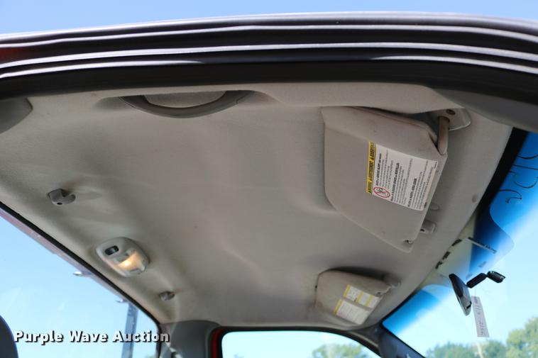 image for item DD0100 2006 Ford F250 Super Duty utility bed pickup truck