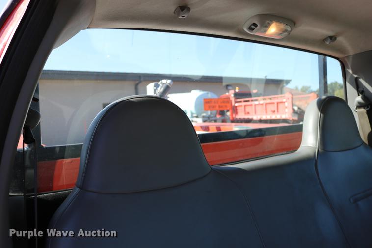 image for item DD0100 2006 Ford F250 Super Duty utility bed pickup truck