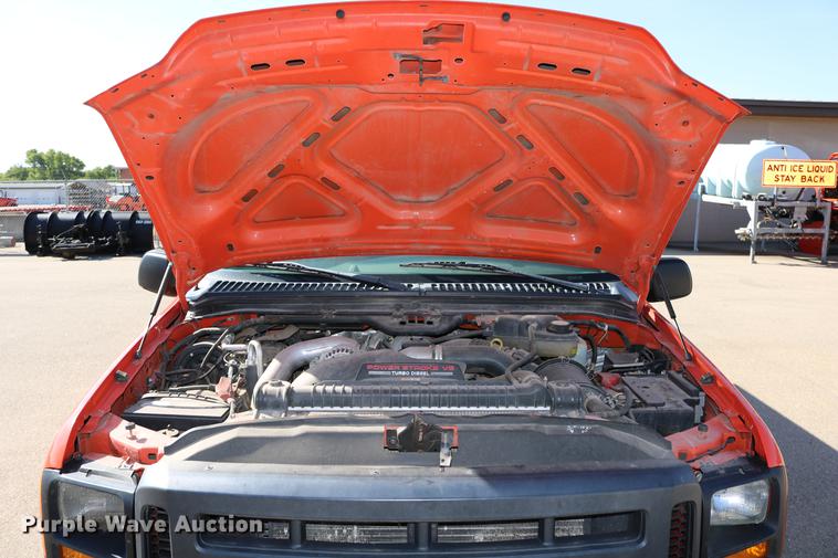 image for item DD0100 2006 Ford F250 Super Duty utility bed pickup truck