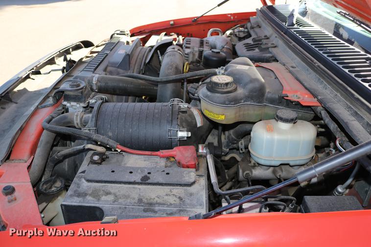 image for item DD0100 2006 Ford F250 Super Duty utility bed pickup truck