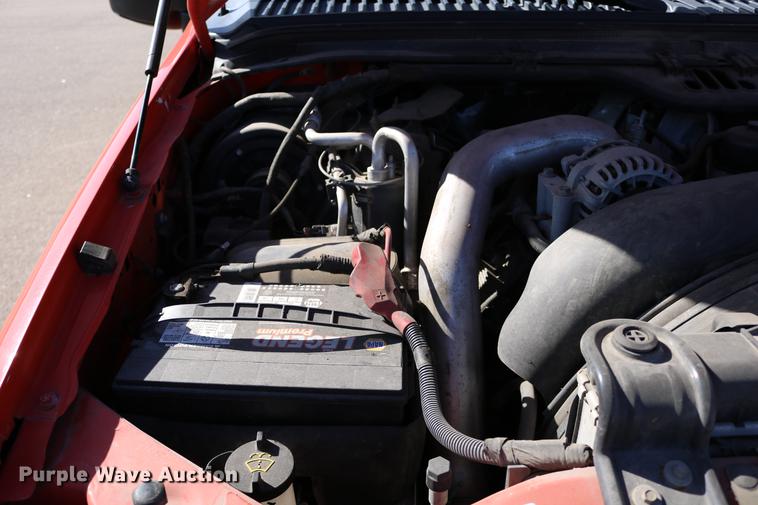 image for item DD0100 2006 Ford F250 Super Duty utility bed pickup truck