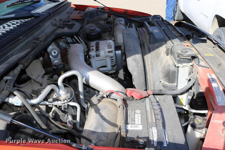 image for item DD0100 2006 Ford F250 Super Duty utility bed pickup truck