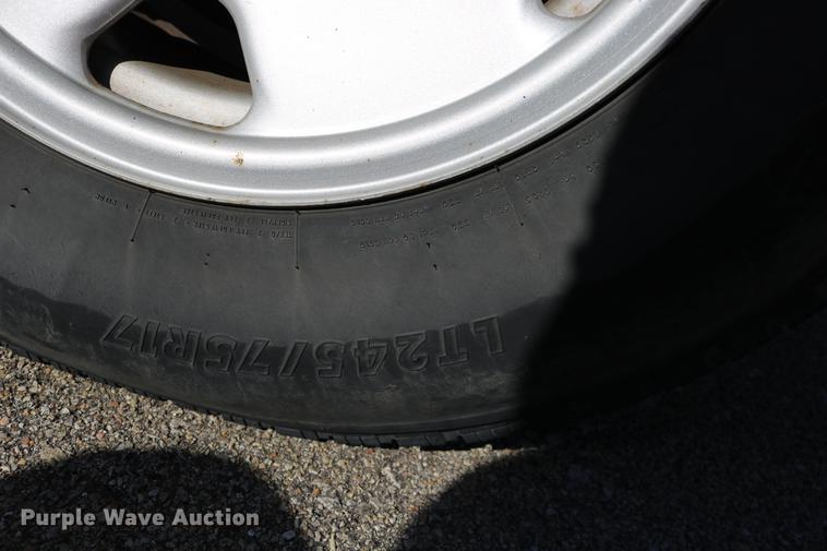 image for item DD0100 2006 Ford F250 Super Duty utility bed pickup truck