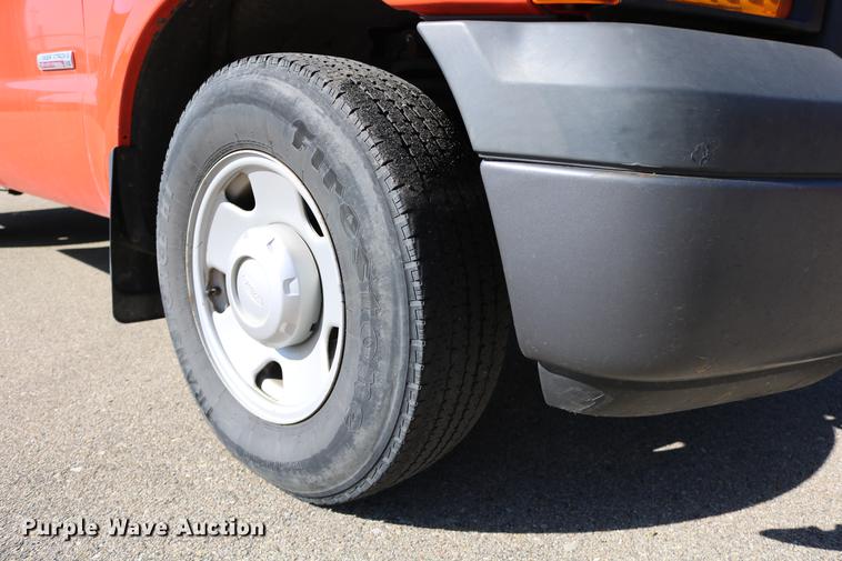 image for item DD0100 2006 Ford F250 Super Duty utility bed pickup truck