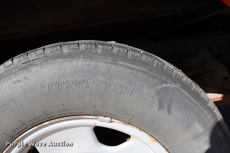 image for item DD0100 2006 Ford F250 Super Duty utility bed pickup truck