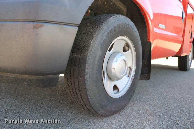 image for item DD0100 2006 Ford F250 Super Duty utility bed pickup truck