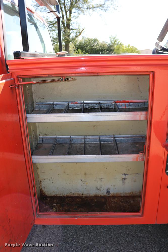 image for item DD0100 2006 Ford F250 Super Duty utility bed pickup truck