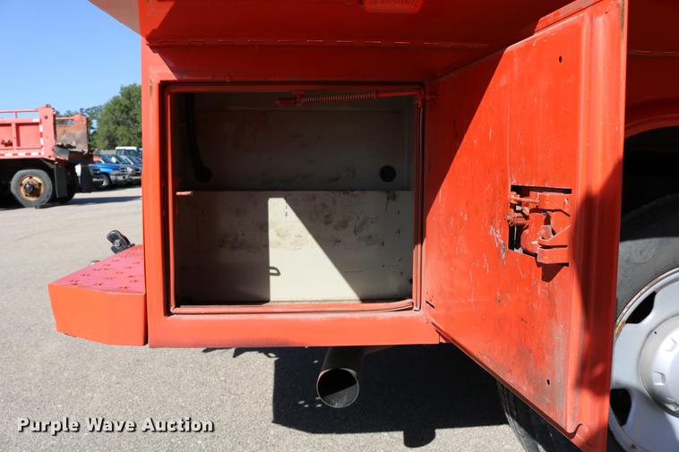 image for item DD0100 2006 Ford F250 Super Duty utility bed pickup truck