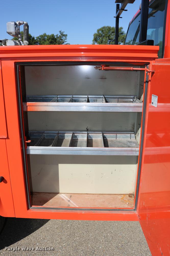 image for item DD0100 2006 Ford F250 Super Duty utility bed pickup truck