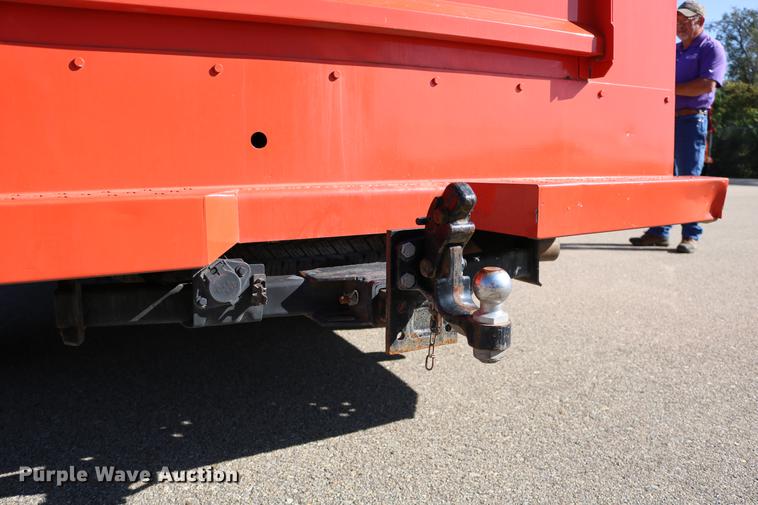 image for item DD0100 2006 Ford F250 Super Duty utility bed pickup truck