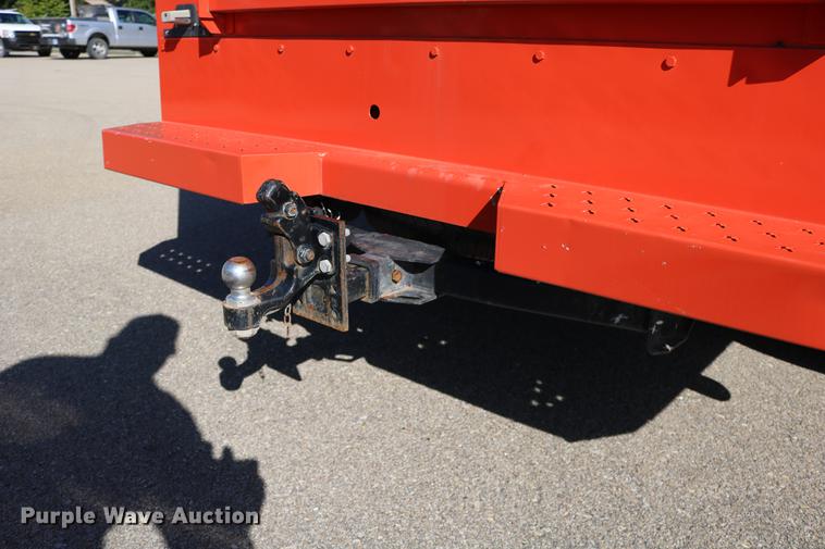 image for item DD0100 2006 Ford F250 Super Duty utility bed pickup truck