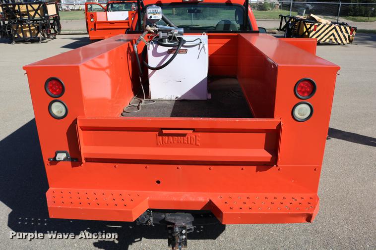 image for item DD0100 2006 Ford F250 Super Duty utility bed pickup truck