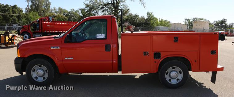 image for item DD0101 2006 Ford F250 utility bed pickup truck