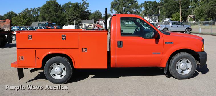 image for item DD0101 2006 Ford F250 utility bed pickup truck