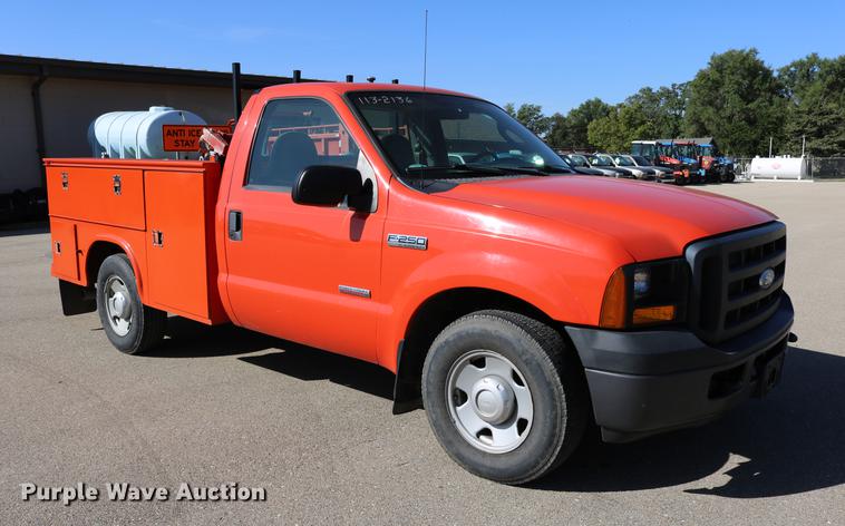 image for item DD0101 2006 Ford F250 utility bed pickup truck