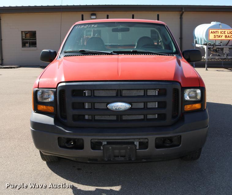 image for item DD0101 2006 Ford F250 utility bed pickup truck