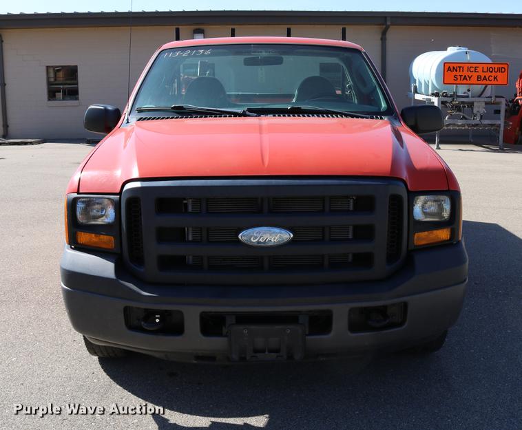 image for item DD0101 2006 Ford F250 utility bed pickup truck