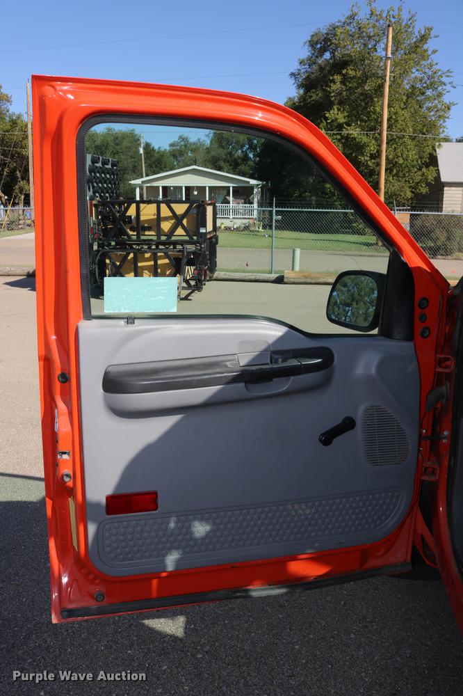 image for item DD0101 2006 Ford F250 utility bed pickup truck