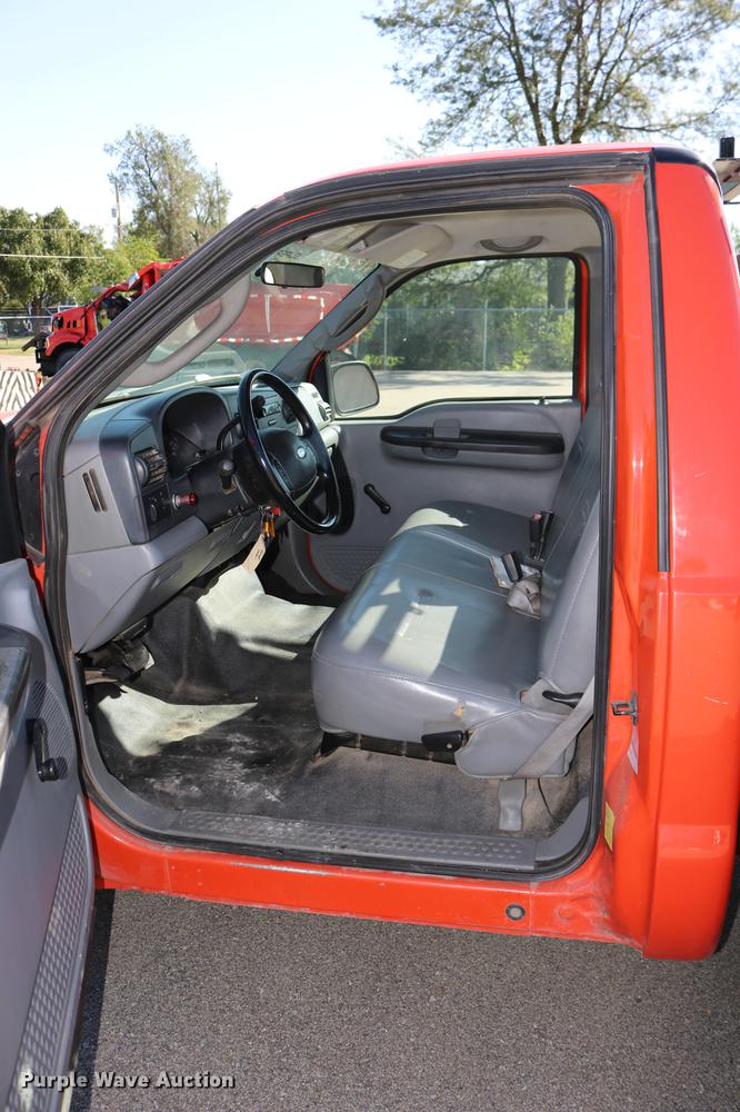 image for item DD0101 2006 Ford F250 utility bed pickup truck