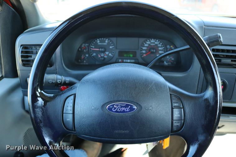 image for item DD0101 2006 Ford F250 utility bed pickup truck