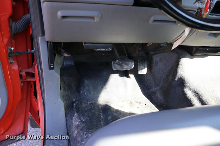 image for item DD0101 2006 Ford F250 utility bed pickup truck