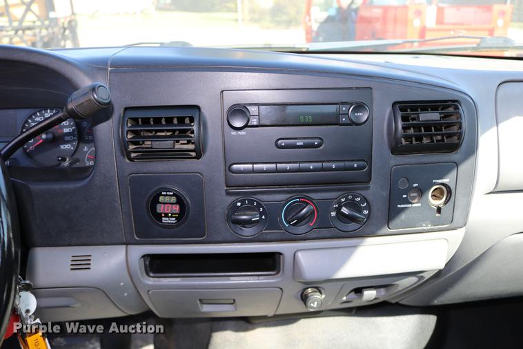 image for item DD0101 2006 Ford F250 utility bed pickup truck