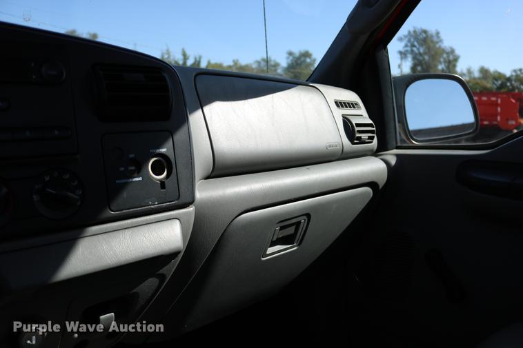 image for item DD0101 2006 Ford F250 utility bed pickup truck