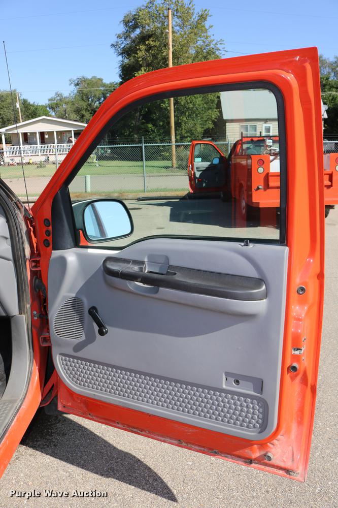 image for item DD0101 2006 Ford F250 utility bed pickup truck