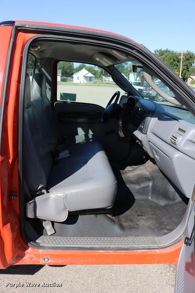 image for item DD0101 2006 Ford F250 utility bed pickup truck