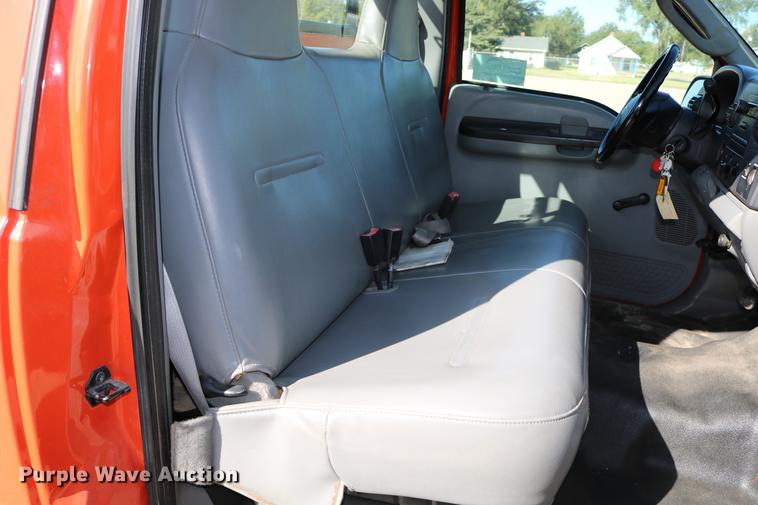 image for item DD0101 2006 Ford F250 utility bed pickup truck