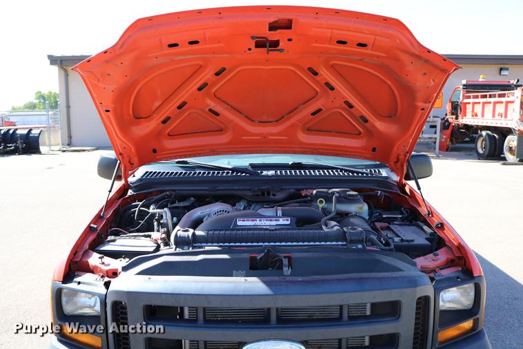 image for item DD0101 2006 Ford F250 utility bed pickup truck