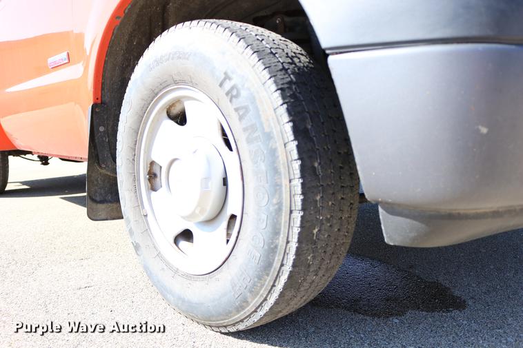 image for item DD0101 2006 Ford F250 utility bed pickup truck