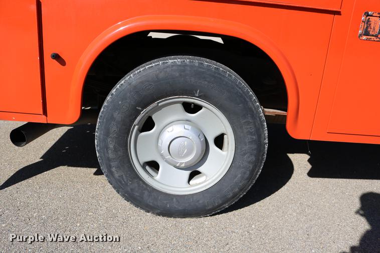 image for item DD0101 2006 Ford F250 utility bed pickup truck