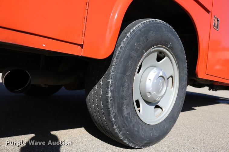 image for item DD0101 2006 Ford F250 utility bed pickup truck