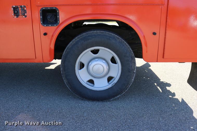 image for item DD0101 2006 Ford F250 utility bed pickup truck